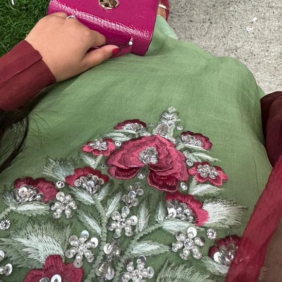 Embellished Muslin 3 Piece Kameez - Picture 3 of 3